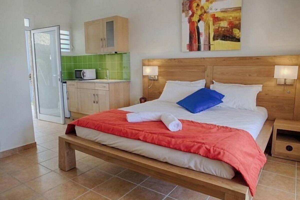 8 bedrooms, premium bedding, select comfort beds, minibar