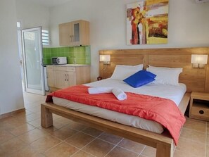 8 bedrooms, premium bedding, Select Comfort beds, minibar - Résidence Hôtelière Hurlevent (Terre-de-Haut)