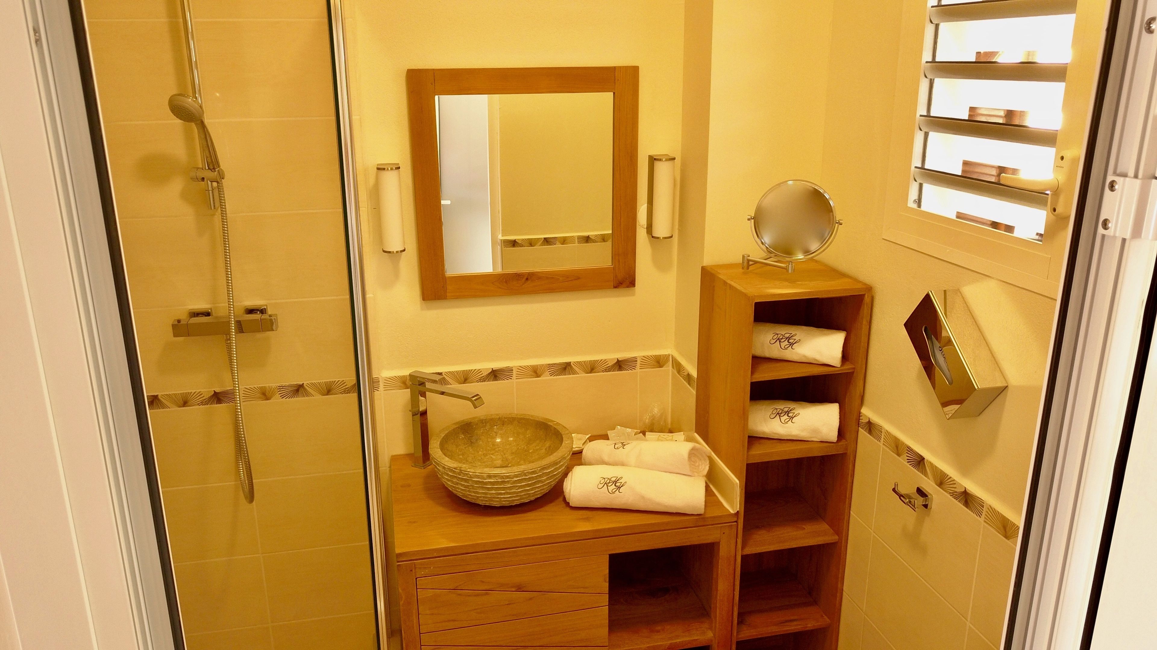 shower, rainfall showerhead, free toiletries, hair dryer