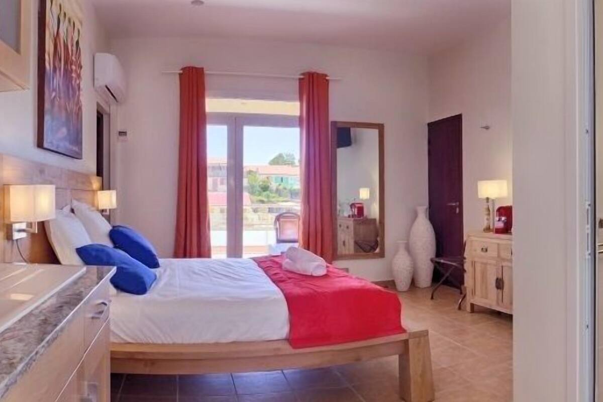 8 bedrooms, premium bedding, select comfort beds, minibar