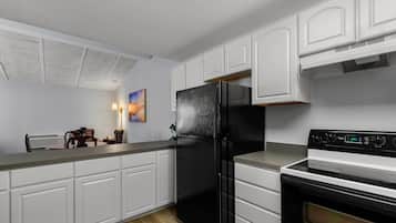 Premium bedding, in-room safe, individually decorated