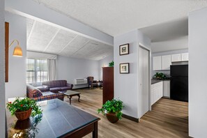 Premium bedding, in-room safe, individually decorated