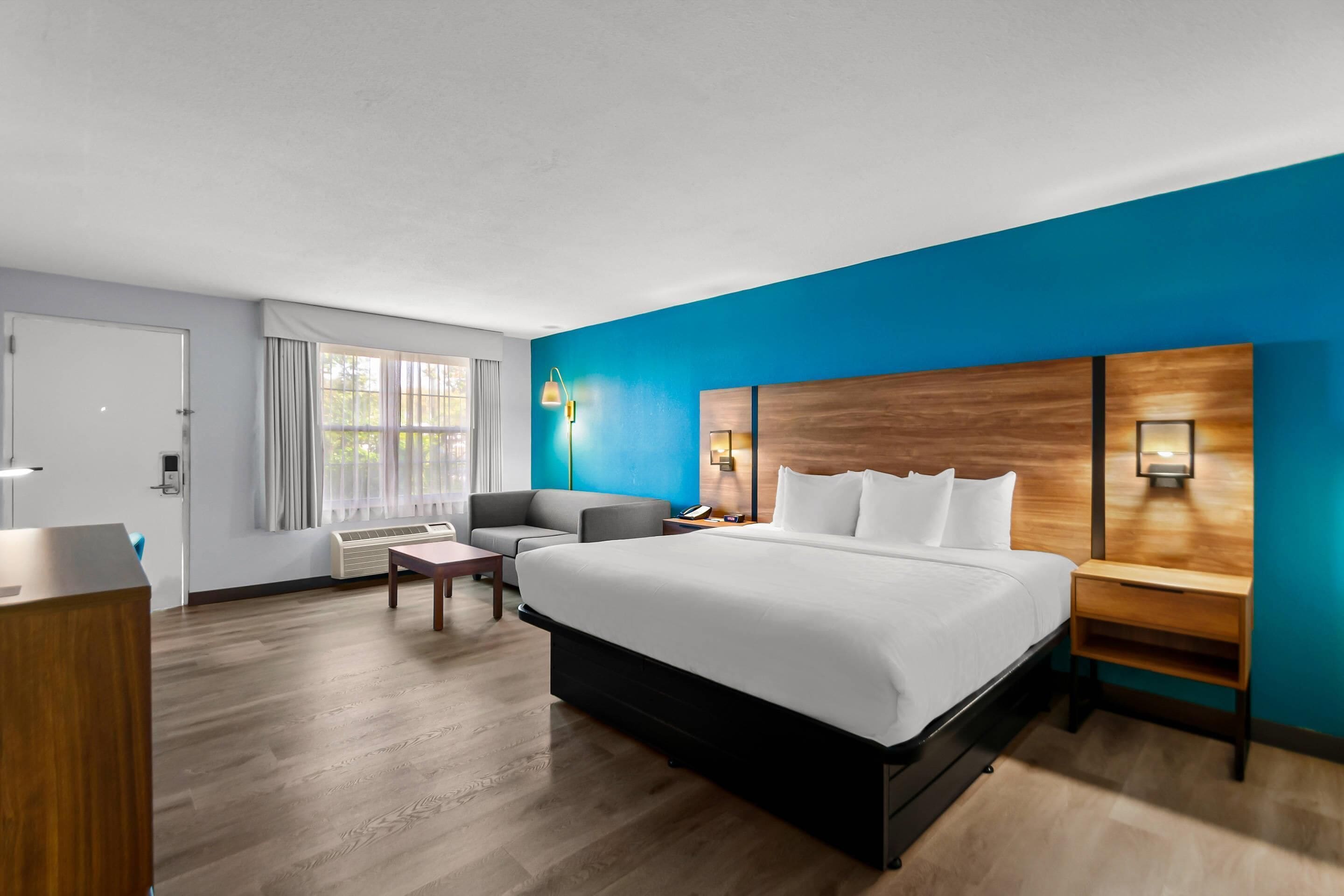 Standard King Non Smoking | Sengetøy av topp kvalitet, safe på rommet og individuelt dekorert