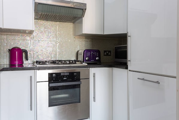 Microwave, dishwasher, coffee/tea maker, toaster