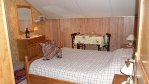 Standaard tweepersoonskamer, 1 tweepersoonsbed | Een bureau, babybedden (toeslag), gratis wifi