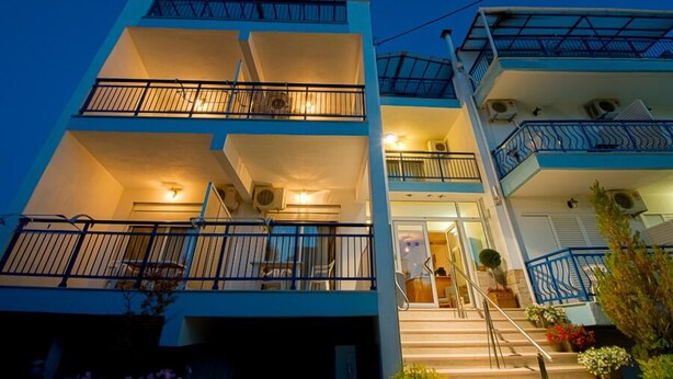 Front of property - evening/night - Studios Maria (Thasos)