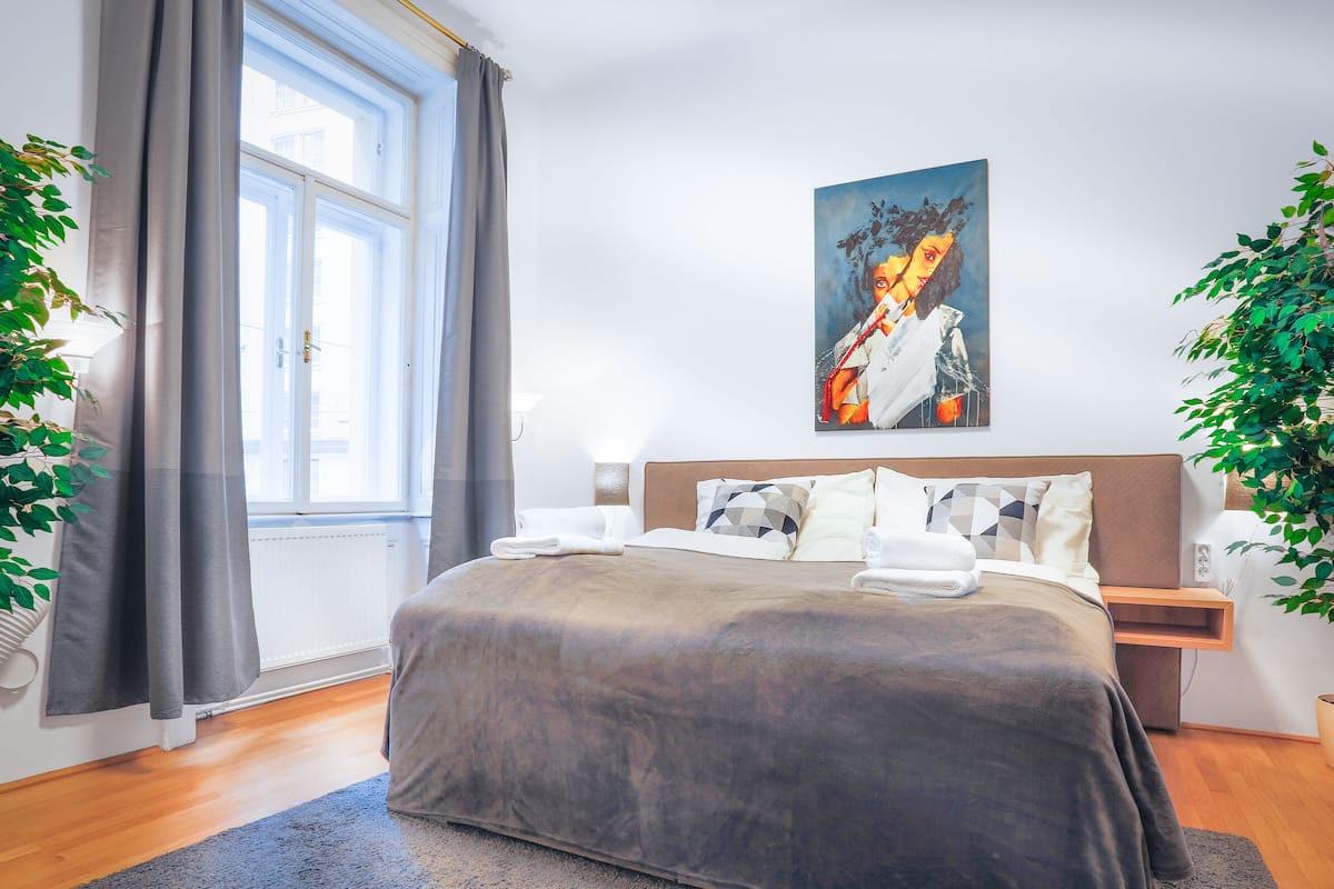 Superior Apartment, 2 Bedrooms, Kitchen (Rotenturmstr. 16-18) | Egyptian cotton sheets, premium bedding, down comforters