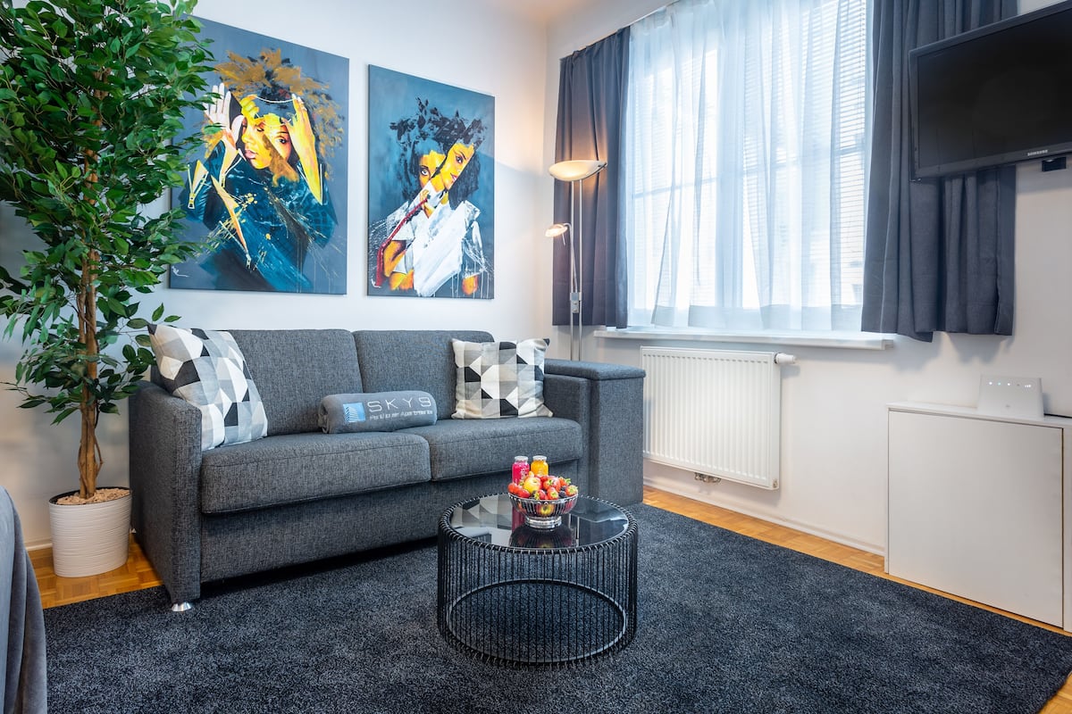 Premium Studio, Multiple Beds, Kitchen, Executive Level (Graben 31) | Living area