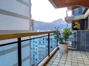 Apartment (Y1-0019) | Balcony