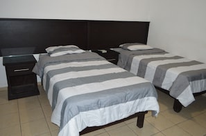 Habitación estándar | 1 habitación, decoración personalizada, muebles diferentes y escritorio 