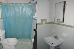 Habitación estándar | Baño | Regadera, amenidades de baño de diseñador, secadora de cabello, toallas 