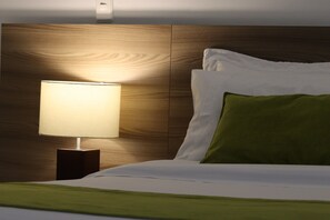 Superior Room, 1 King Bed | In-room safe, desk, free WiFi, bed sheets - Torca Hotel (Cali)