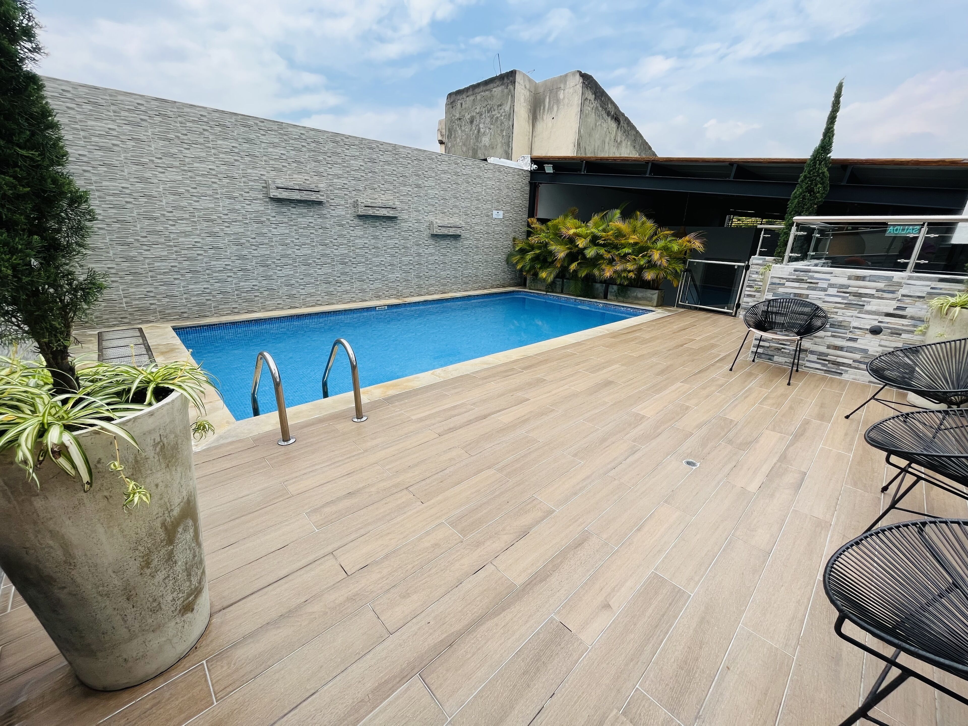 outdoor pool, open 7:00 am to 6:00 pm, pool loungers