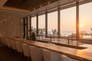 2 bars/lounges, poolside bar - Hyatt Regency Seragaki Island Okinawa (Onna)