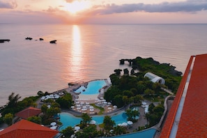 Piscine couverte, piscine extérieure (ouverte en saison)
