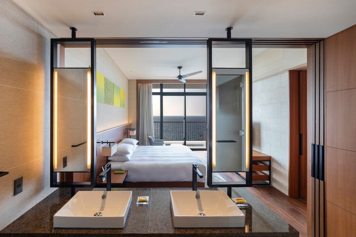 separate bathtub and shower, deep-soaking bathtub, free toiletries