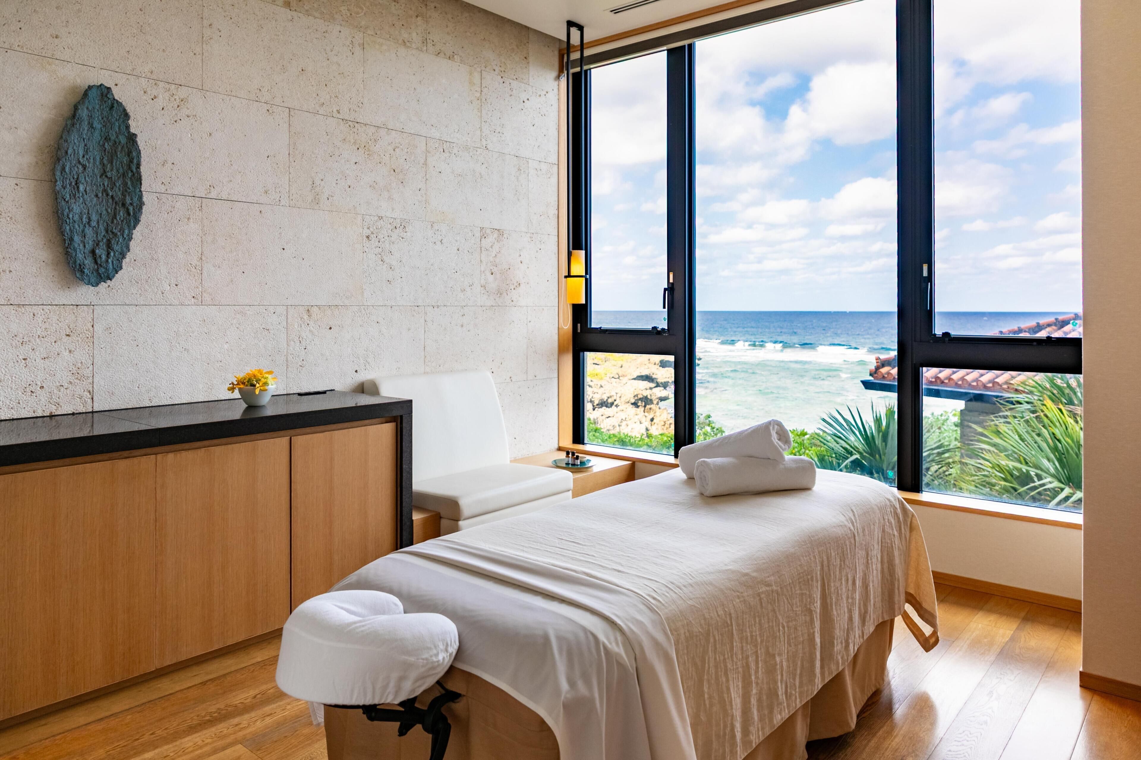 Couples treatment rooms, hot tub, body treatments, facials