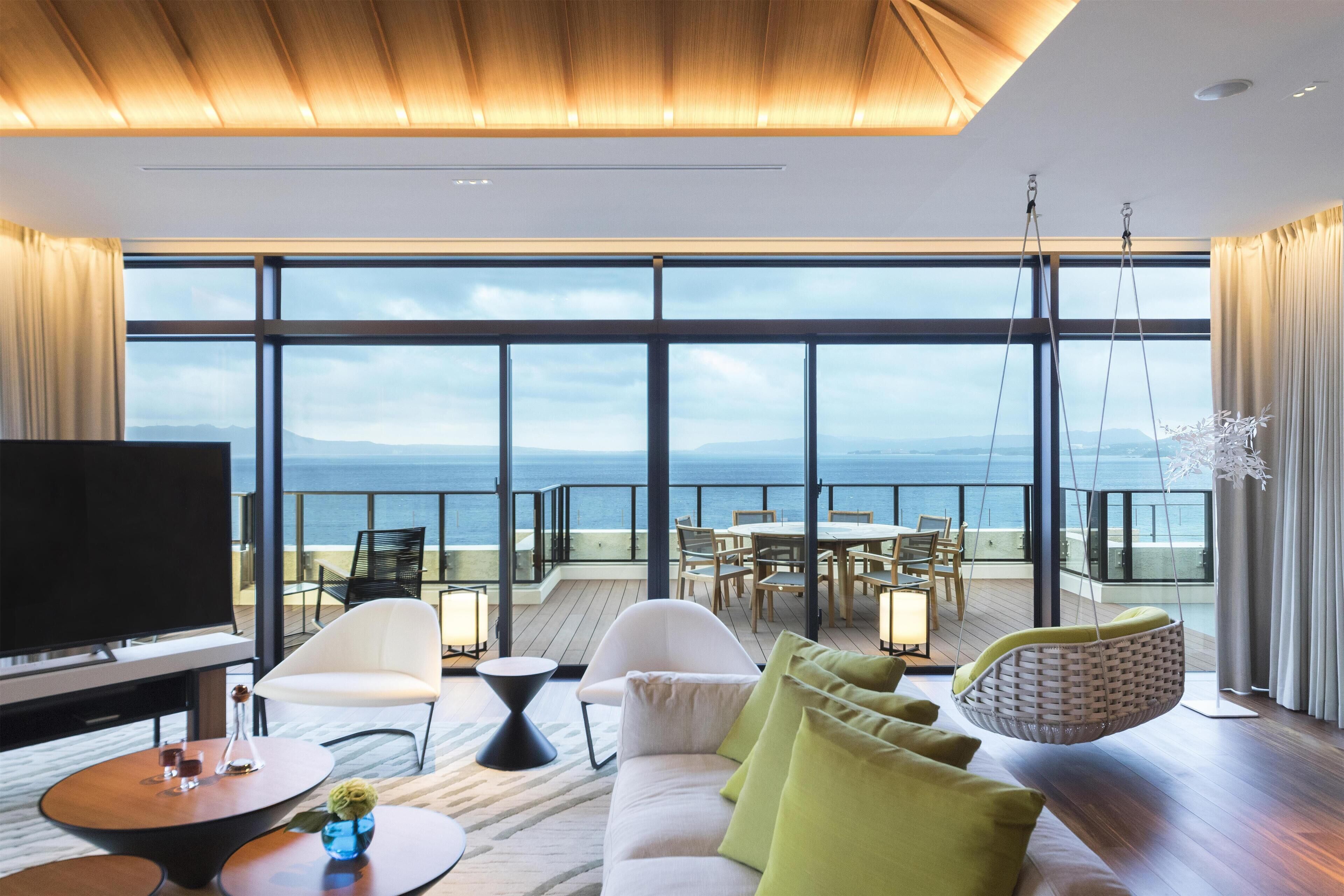 羽毛の掛け布団、セーフティボックス (室内)、遮光カーテン、アイロン / アイロン台