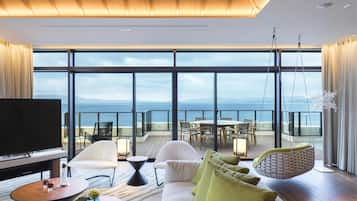 Duntäcken, värdeförvaringsskåp på rummet och mörkläggningsgardiner