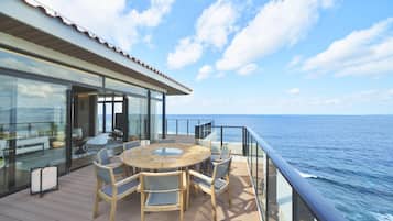 Duntäcken, värdeförvaringsskåp på rummet och mörkläggningsgardiner