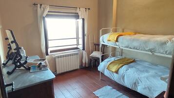 2 Schlafzimmer, Zimmersafe, Bügeleisen/Bügelbrett, Reisekinderbett