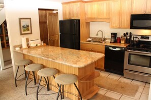 Condo, 2 Bedrooms | Private kitchen
