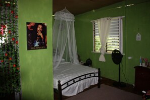 1 phòng ngủ, bộ đồ giường cao cấp, bàn 