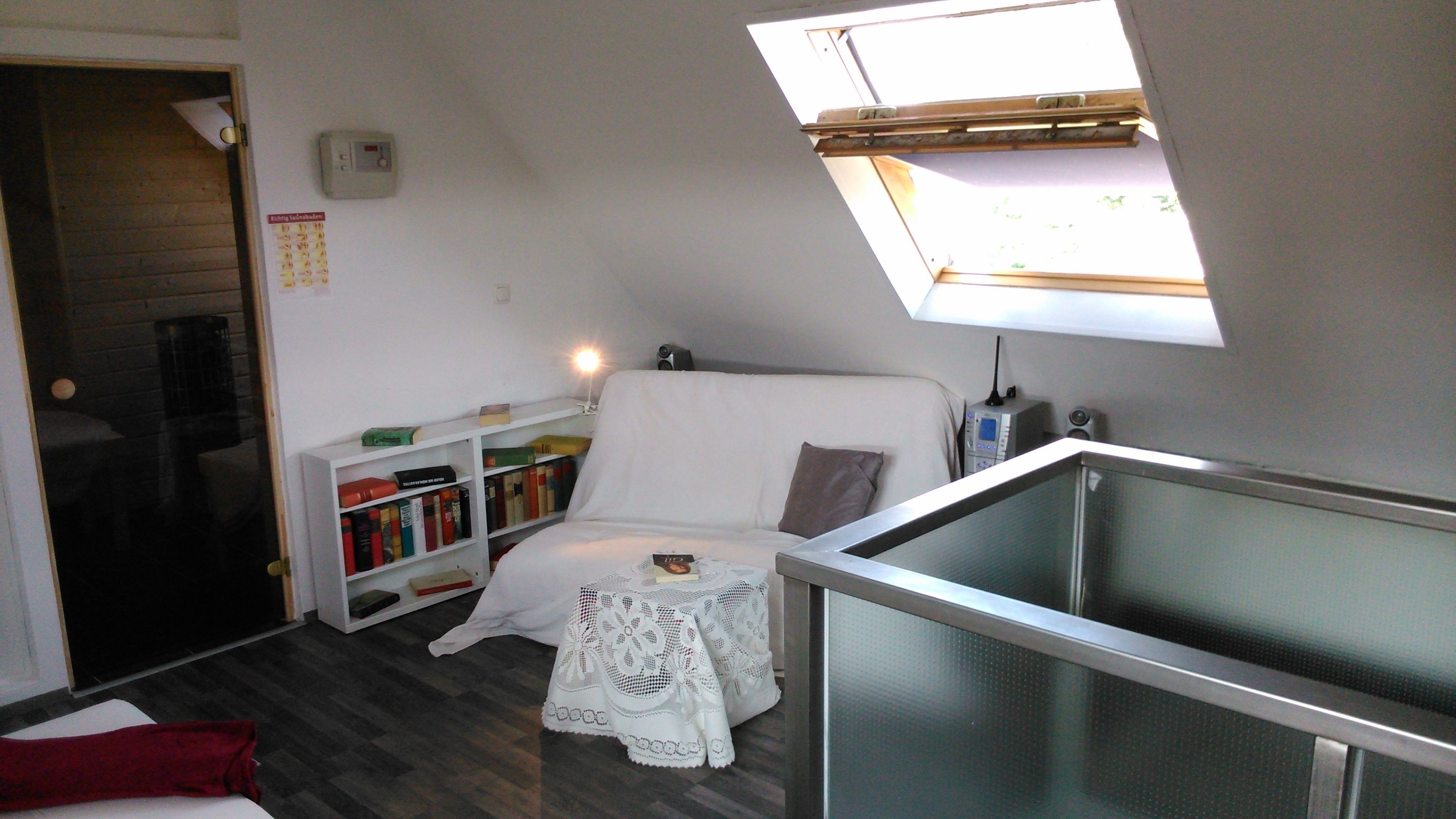 Standaard appartement, 4 slaapkamers, 2 badkamers | Woonruimte | Een flatscreentelevisie