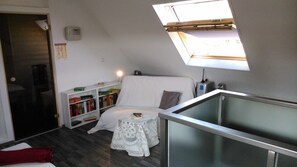 Standard Apartment, 4 Bedrooms, 2 Bathrooms | Living area | Flat-screen TV - Ferienwohnung Haagedoernchen (Nettetal)