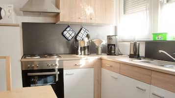 Standard Apartment, 4 Bedrooms, 2 Bathrooms | Private kitchen | Microwave, oven, stovetop, dishwasher
