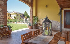 Outdoor dining - Amazing apartment in Longare -VI- (Longare -VI-)