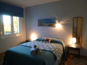 4 bedrooms, iron/ironing board, free WiFi, bed sheets - Villa in L'Escala, Costa Brava, Spain. - Private Pool (L'Escala)