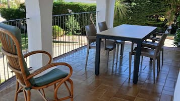 Outdoor dining