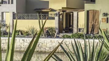 Façana frontal de l'allotjament