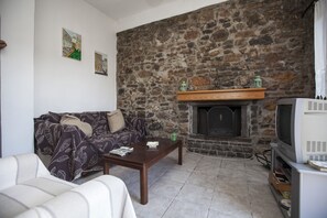 패밀리 하우스, 침실 1개, 정원 전망, 정원 | 거실 공간 | TV, 벽난로