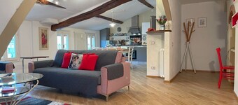 Bright vinden med utsikt över Villa Bottini