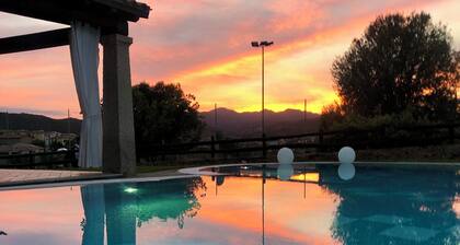 * VILLA LUCA * MIT PRIVATEM POOL UND GARTEN * Nahe am Meer * Parkplatz *