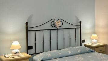 2 slaapkamers, een kluis op de kamer, een strijkplank/strijkijzer