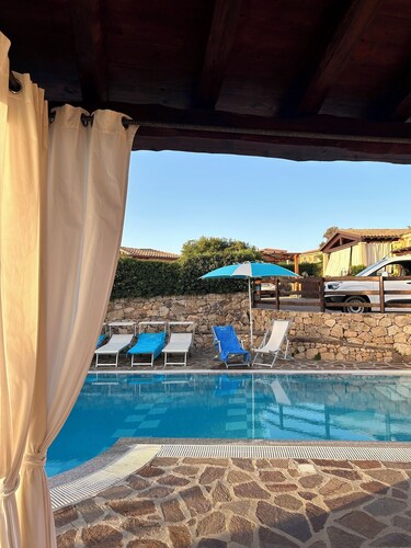 * VILLA LUCA * PRIVATEM SALZWASSERPOOL UND GARTEN * Nahe am Meer * Parkplatz *