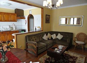 TV, DVD player, books, stereo