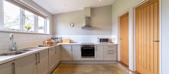 The Parlor er en vakkert presentert, romslig to-roms hytte ligger i Freston