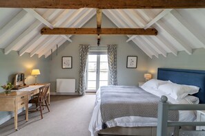 2 slaapkamers, een strijkplank/strijkijzer, reisbedje, internet