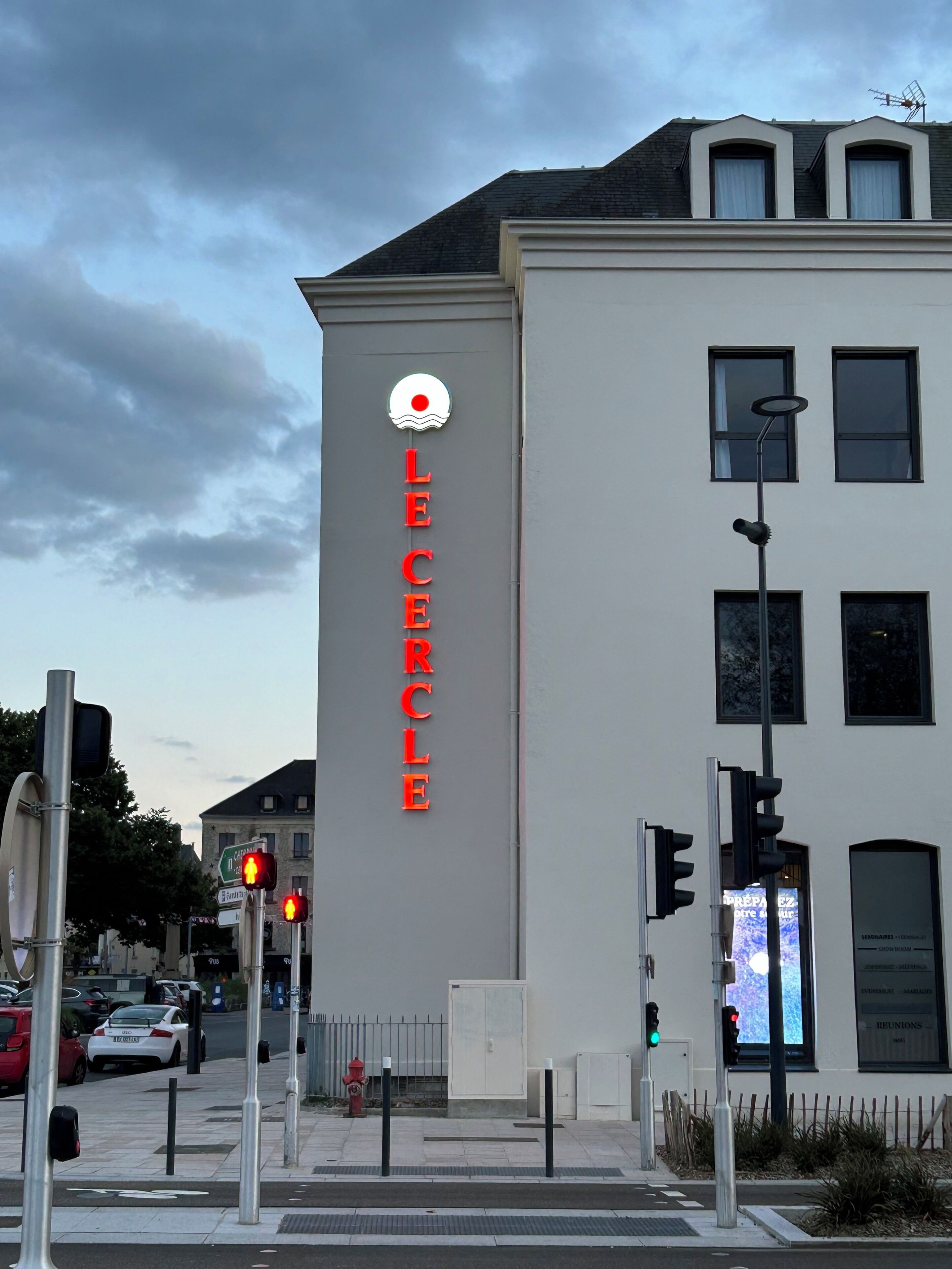 A building with a vertical sign reading "LE CERCE".