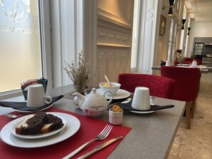 Frukostbuffé varje dag mot avgift