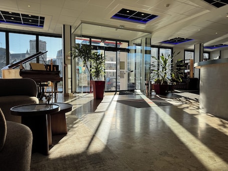 Recepción. Hôtel Le Cercle