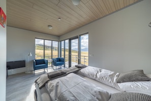 1 bedroom, premium bedding, blackout drapes, free WiFi