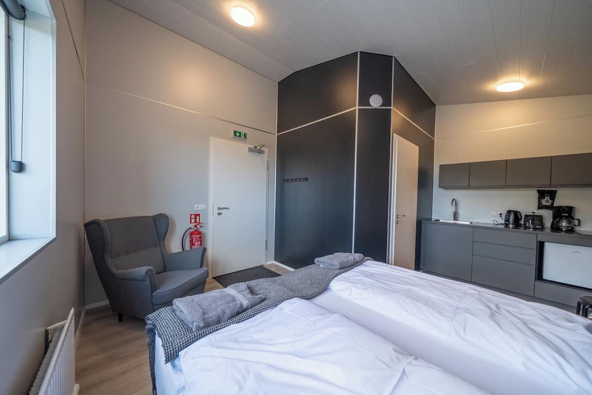 1 bedroom, premium bedding, blackout drapes, free WiFi