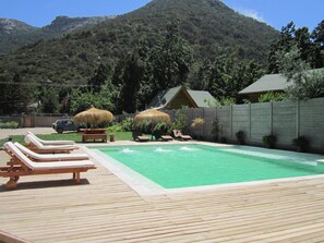 季节性开放的室外游泳池