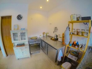 Fridge, oven, cookware/dishes/utensils - Rede Reserva Copacabana (Rio de Janeiro)