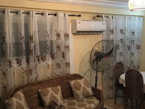 TV - MODERN FURNISHED APARTMENT IN AKWA 2 ROOMS CLIMATIZED (Douala)